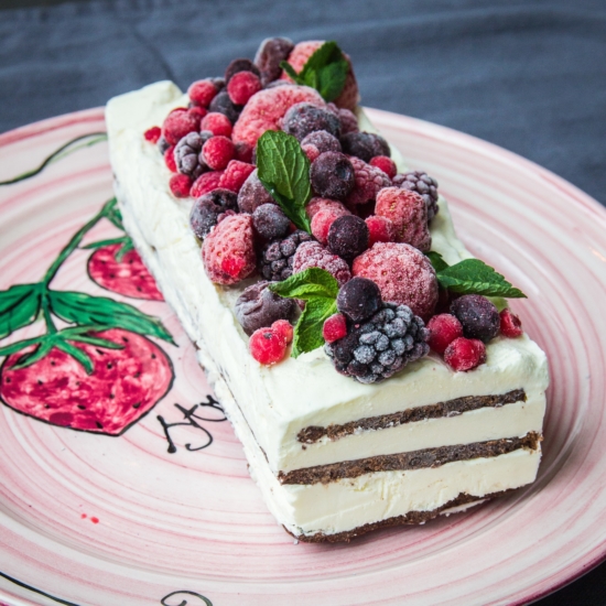 Ice cream cake with red fruit