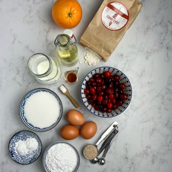 Cranberrycake met sinaasappelglazuur