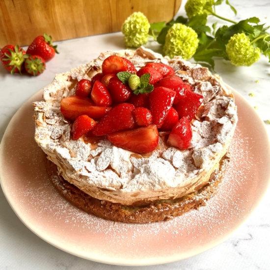 Cake with meringue and strawberries
